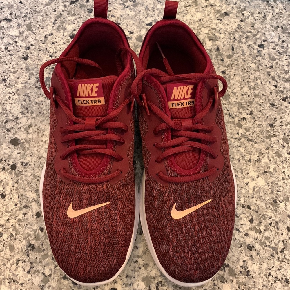 Brand new Nike Flex TR9. Never been warn. Woman size 9